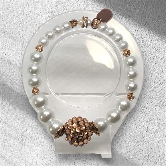 High Maintenance Glass Pearl Bracelet | Elegant Classy Stretch Accessory - Picture 4 of 7